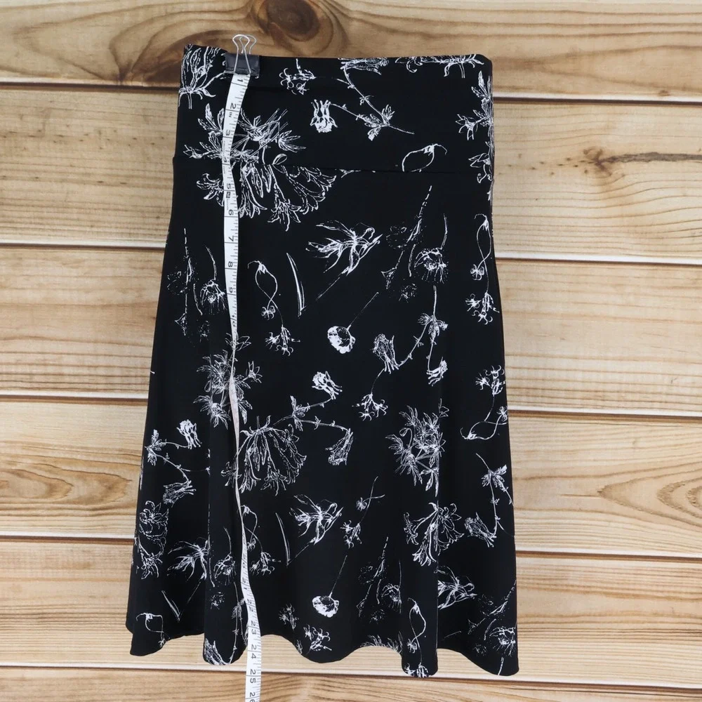 LuLaRoe A-Line Skirt Womens Size XS Black White Floral‎ Polyester Blend Stretch
